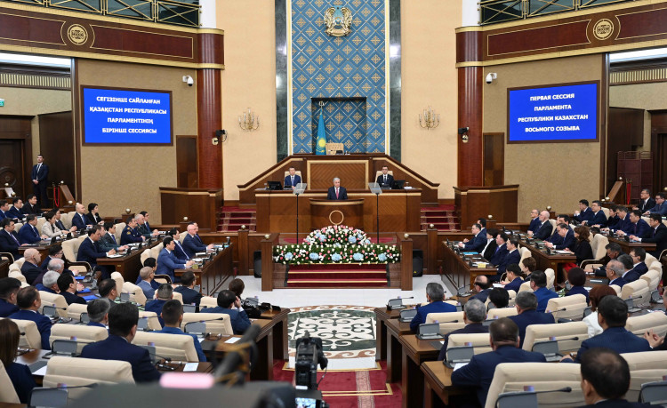 Мемлекет басшысы Қасым-Жомарт Тоқаев VIII сайланған Парламенттің бірінші сессиясының ашылуына қатысты